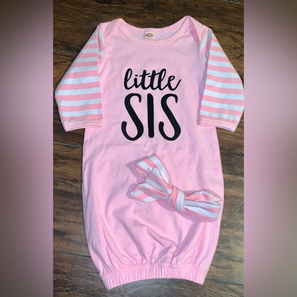 NEW!
“ Little Sis” Sleeper Gown W/ Matching Headband • - Picture 2 of 3